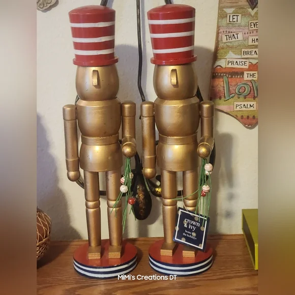 Crown & Ivy Gold Maize Nutcrackers NWT Decorative Item - Picture 4 of 5